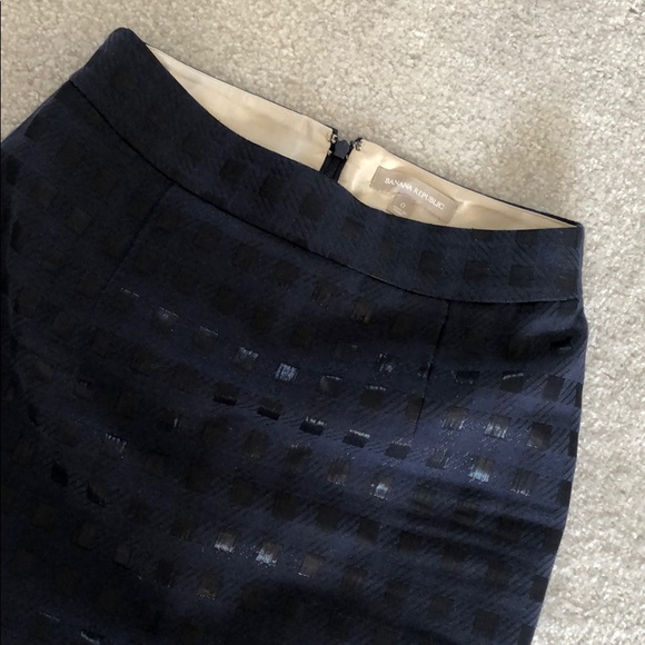 Banana Republic Patterned Pencil Skirt - Picture 3 of 3